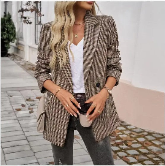 Lapel Buttoned Blazer for professional women's clothing