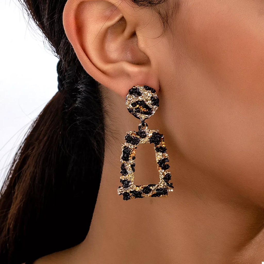 18K Gold-Plated Leopard Dangle Earrings showcasing a trendy design, ideal for women’s fashion and ladies evening dresses.