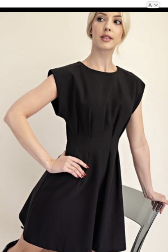 Round Neck Pleated Dress in Black from women’s boutique